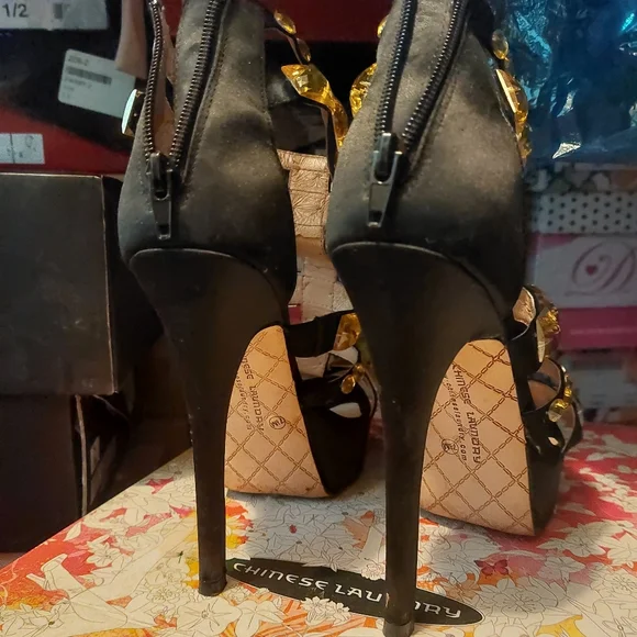 Chinese Laundry Heels - Picture 3 of 5
